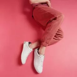 Levi's Baskets / Sneakers Homme Blanc 15 Levi's Baskets / Sneakers Homme Blanc -Baskets / Sneakers Soldes 01W035425G